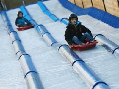 Une piste de luge en coeur de ville